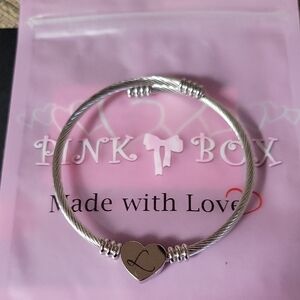 PINK BOX  SILVER NWT HEART BRACELET LETTER L ON THE HEART